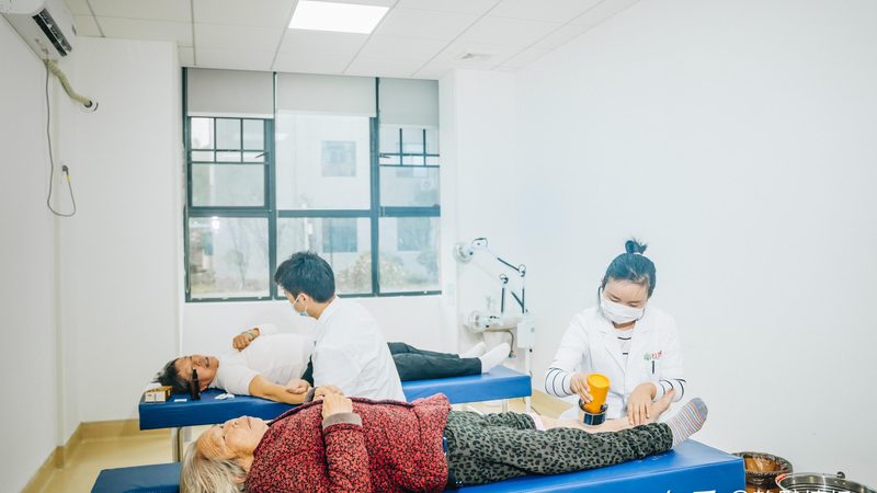 专业陪护人员收费标准，揭秘养老护理行业的定价逻辑