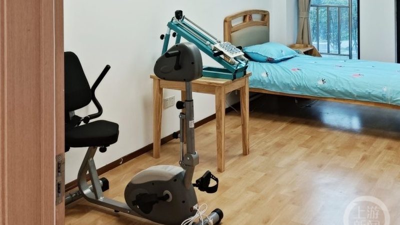 误区：智能照护系统可以完全替代护理员